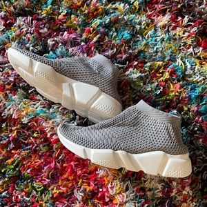 Gray pull on tennis shoe